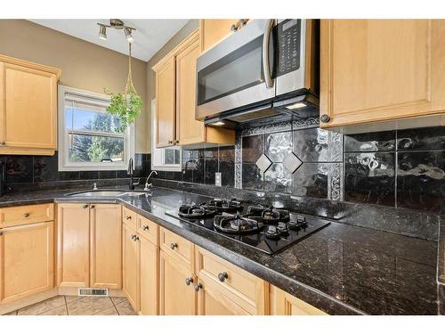 8 Mt Douglas Circle Se, Calgary, AB - Indoor Photo Showing Kitchen