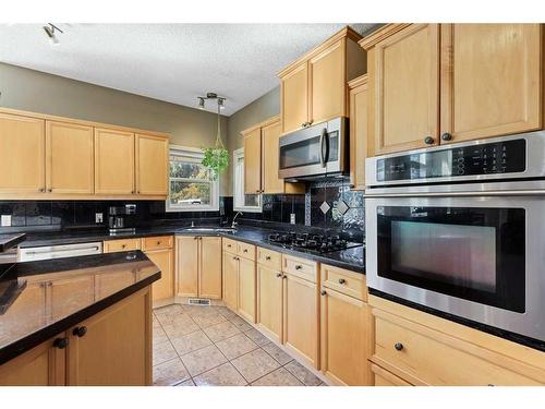 8 Mt Douglas Circle Se, Calgary, AB - Indoor Photo Showing Kitchen