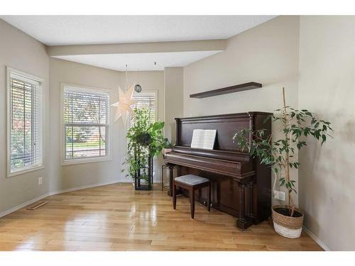 8 Mt Douglas Circle Se, Calgary, AB - Indoor Photo Showing Other Room