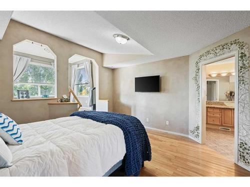 8 Mt Douglas Circle Se, Calgary, AB - Indoor Photo Showing Bedroom