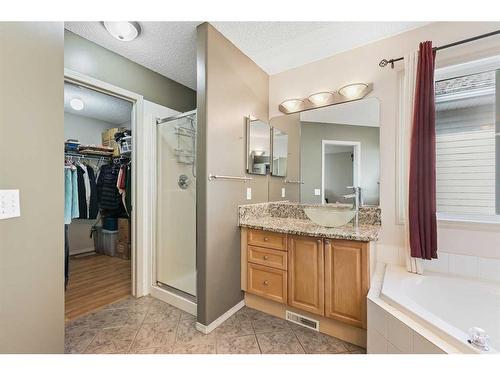 8 Mt Douglas Circle Se, Calgary, AB - Indoor Photo Showing Bathroom