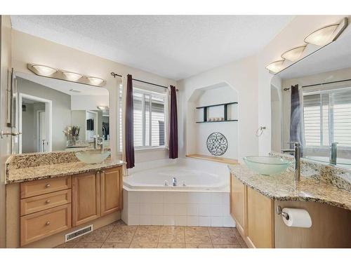 8 Mt Douglas Circle Se, Calgary, AB - Indoor Photo Showing Bathroom