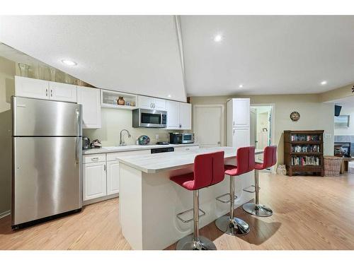 8 Mt Douglas Circle Se, Calgary, AB - Indoor Photo Showing Kitchen