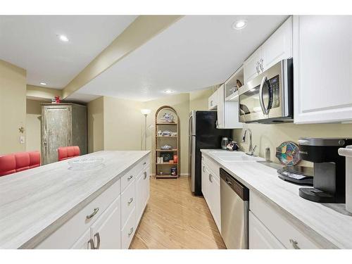 8 Mt Douglas Circle Se, Calgary, AB - Indoor Photo Showing Kitchen