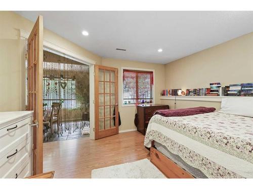 8 Mt Douglas Circle Se, Calgary, AB - Indoor Photo Showing Bedroom