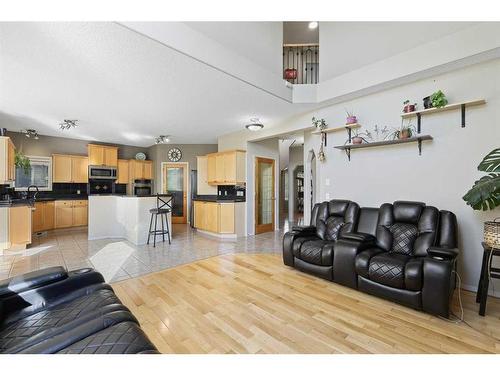 8 Mt Douglas Circle Se, Calgary, AB - Indoor Photo Showing Living Room