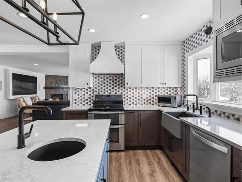 31 Cherry Valley Court, Rural Rocky View County, AB - Indoor Photo Showing Kitchen With Upgraded Kitchen