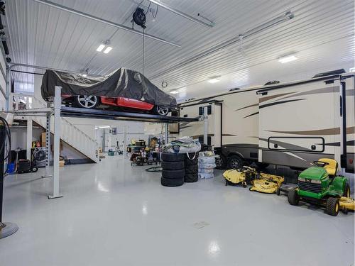 31 Cherry Valley Court, Rural Rocky View County, AB - Indoor Photo Showing Garage