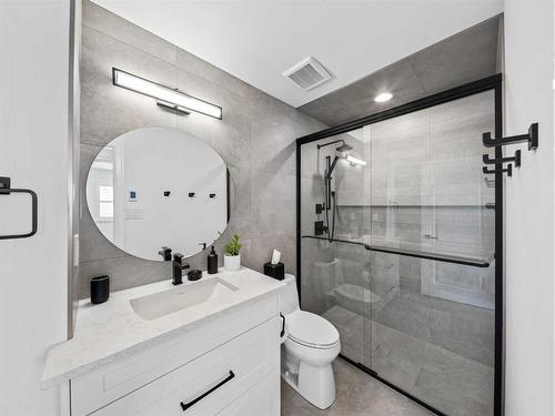 31 Cherry Valley Court, Rural Rocky View County, AB - Indoor Photo Showing Bathroom