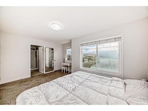 86 Nolan Hill Heights Nw, Calgary, AB - Indoor Photo Showing Bedroom