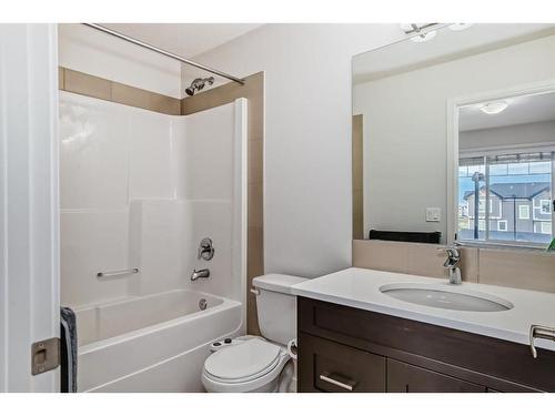 86 Nolan Hill Heights Nw, Calgary, AB - Indoor Photo Showing Bathroom