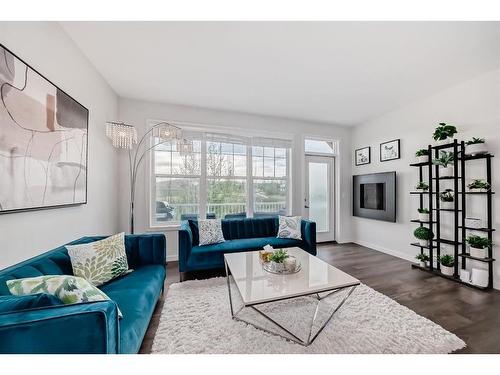 86 Nolan Hill Heights Nw, Calgary, AB - Indoor Photo Showing Living Room