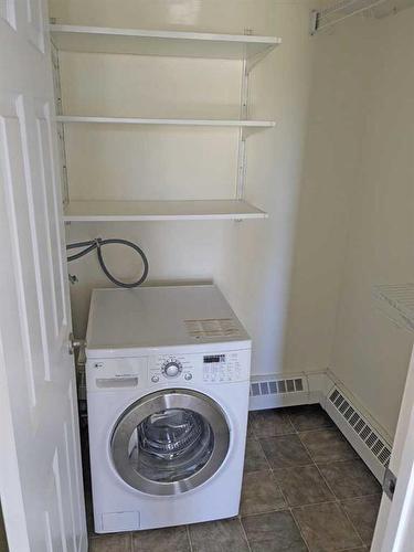 302-4311 73 Street Nw, Calgary, AB - Indoor Photo Showing Laundry Room