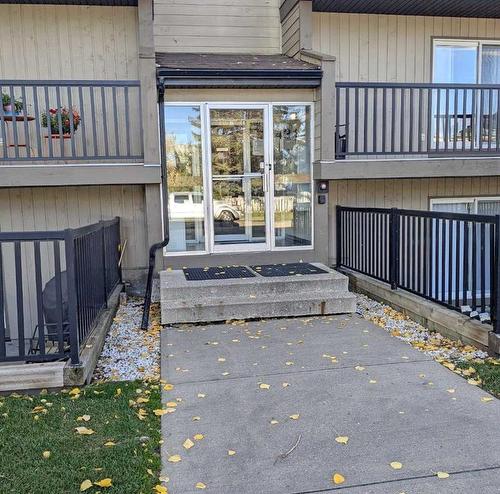 302-4311 73 Street Nw, Calgary, AB - Outdoor