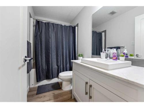 208-30 Walgrove Walk Se, Calgary, AB - Indoor Photo Showing Bathroom