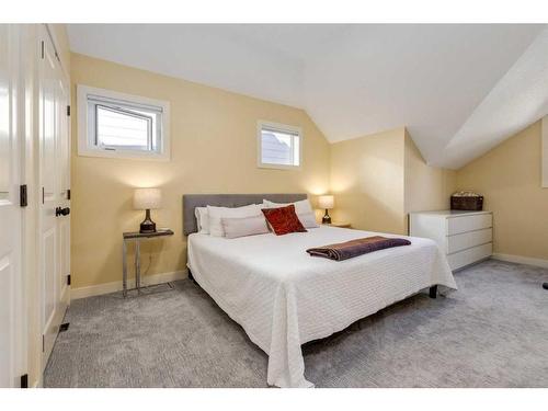 2014 42 Avenue Sw, Calgary, AB - Indoor Photo Showing Bedroom