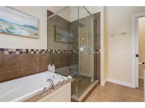 2014 42 Avenue Sw, Calgary, AB - Indoor Photo Showing Bathroom