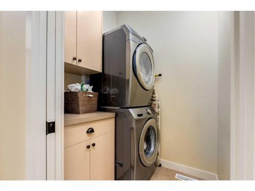 2014 42 Avenue Sw, Calgary, AB - Indoor Photo Showing Laundry Room