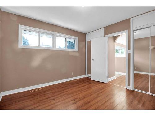 516 32 Avenue Ne, Calgary, AB - Indoor Photo Showing Other Room