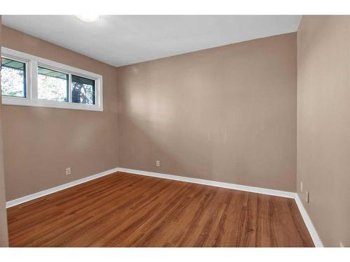 516 32 Avenue Ne, Calgary, AB - Indoor Photo Showing Other Room