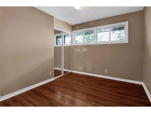 516 32 Avenue Ne, Calgary, AB - Indoor Photo Showing Other Room