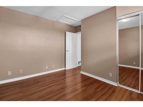 516 32 Avenue Ne, Calgary, AB - Indoor Photo Showing Other Room