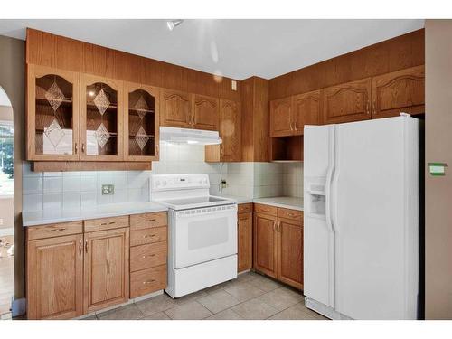 516 32 Avenue Ne, Calgary, AB - Indoor Photo Showing Kitchen