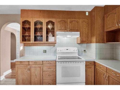 516 32 Avenue Ne, Calgary, AB - Indoor Photo Showing Kitchen