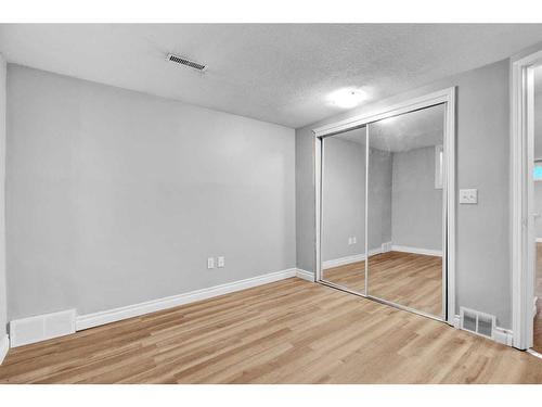 516 32 Avenue Ne, Calgary, AB - Indoor Photo Showing Other Room