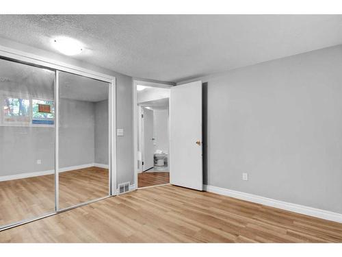 516 32 Avenue Ne, Calgary, AB - Indoor Photo Showing Other Room