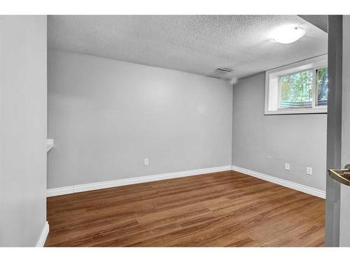 516 32 Avenue Ne, Calgary, AB - Indoor Photo Showing Other Room