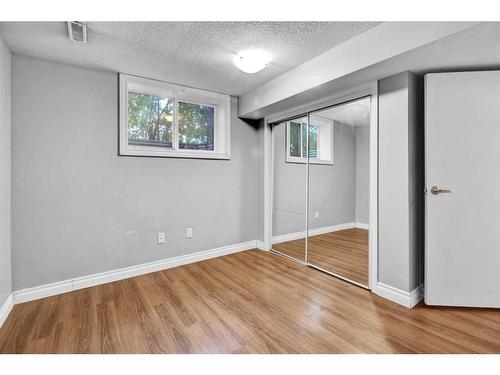 516 32 Avenue Ne, Calgary, AB - Indoor Photo Showing Other Room