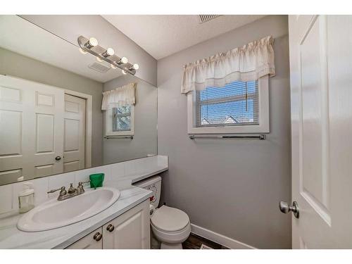 27 Sandarac Villas Nw, Calgary, AB - Indoor Photo Showing Bathroom