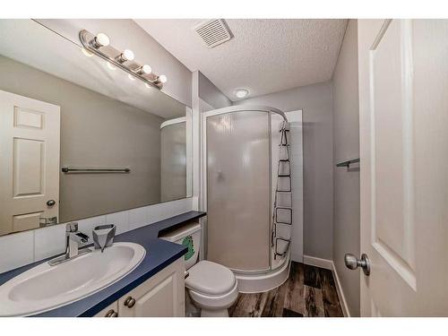 27 Sandarac Villas Nw, Calgary, AB - Indoor Photo Showing Bathroom