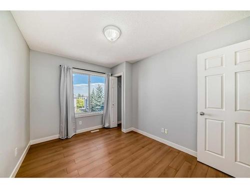 27 Sandarac Villas Nw, Calgary, AB - Indoor Photo Showing Other Room