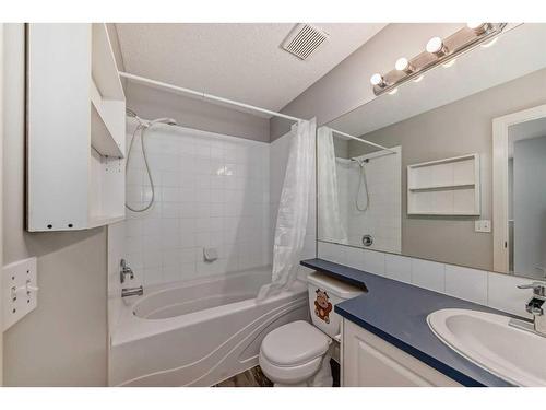 27 Sandarac Villas Nw, Calgary, AB - Indoor Photo Showing Bathroom