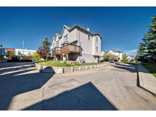 27 Sandarac Villas Nw, Calgary, AB - Outdoor