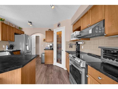 209 West Creek Circle, Chestermere, AB - Indoor Photo Showing Kitchen