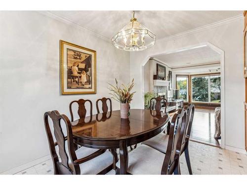 612 Hunterston Bay Nw, Calgary, AB - Indoor Photo Showing Dining Room