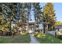 612 Hunterston Bay NW Calgary, AB T2K 4N1