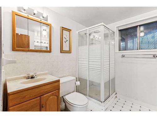 612 Hunterston Bay Nw, Calgary, AB - Indoor Photo Showing Bathroom