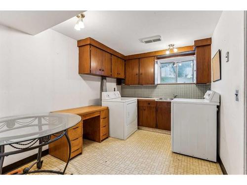 612 Hunterston Bay Nw, Calgary, AB - Indoor Photo Showing Laundry Room