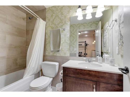 55 Mahogany Rise Se, Calgary, AB - Indoor Photo Showing Bathroom