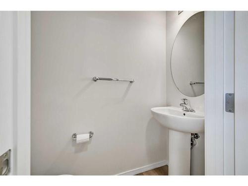 9 Carringwood Grove Nw, Calgary, AB - Indoor Photo Showing Bathroom