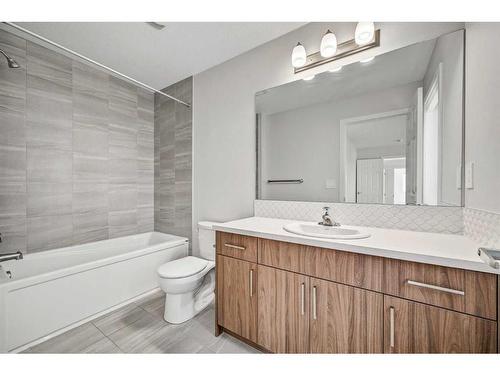 9 Carringwood Grove Nw, Calgary, AB - Indoor Photo Showing Bathroom