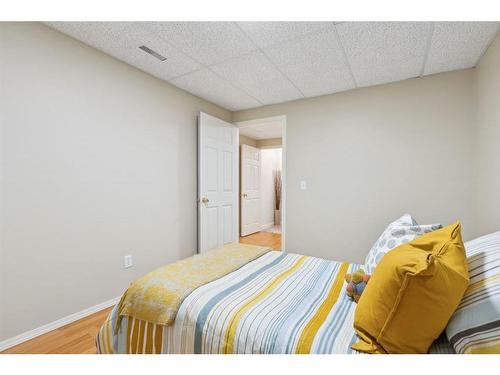 154 West Creek Bay, Chestermere, AB - Indoor Photo Showing Bedroom