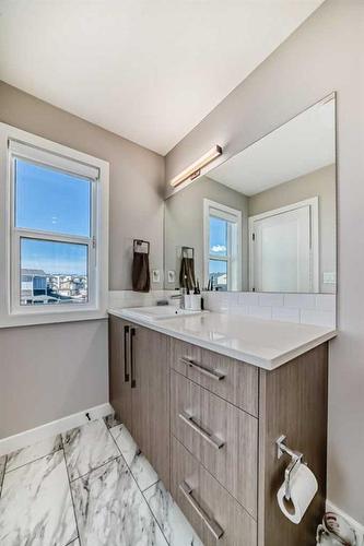 126 Dawson Harbour Grove, Chestermere, AB - Indoor Photo Showing Bathroom