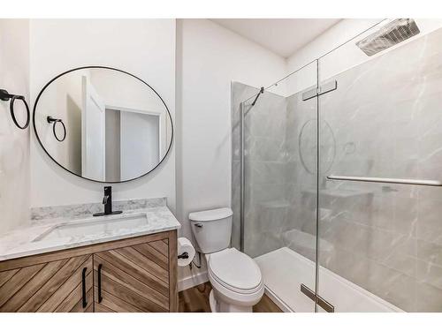 126 Dawson Harbour Grove, Chestermere, AB - Indoor Photo Showing Bathroom