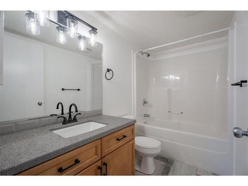 305 Mckenzie Towne Lane Se, Calgary, AB - Indoor Photo Showing Bathroom