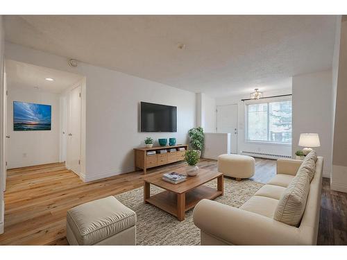 305 Mckenzie Towne Lane Se, Calgary, AB - Indoor Photo Showing Living Room